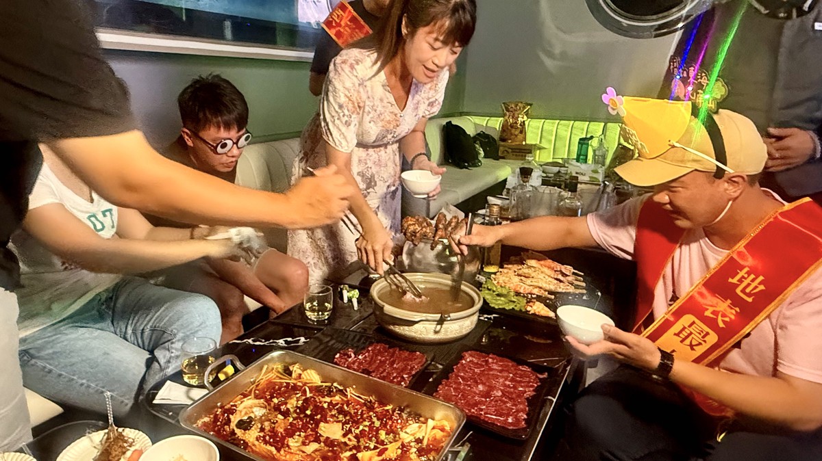 頂級高雄KTV快衝!賓士台鋁店2026元旦霸氣開幕 歡唱5折熱搶 頂級高雄KTV快衝!賓士台鋁店2026元旦霸氣開幕 歡唱5折熱搶