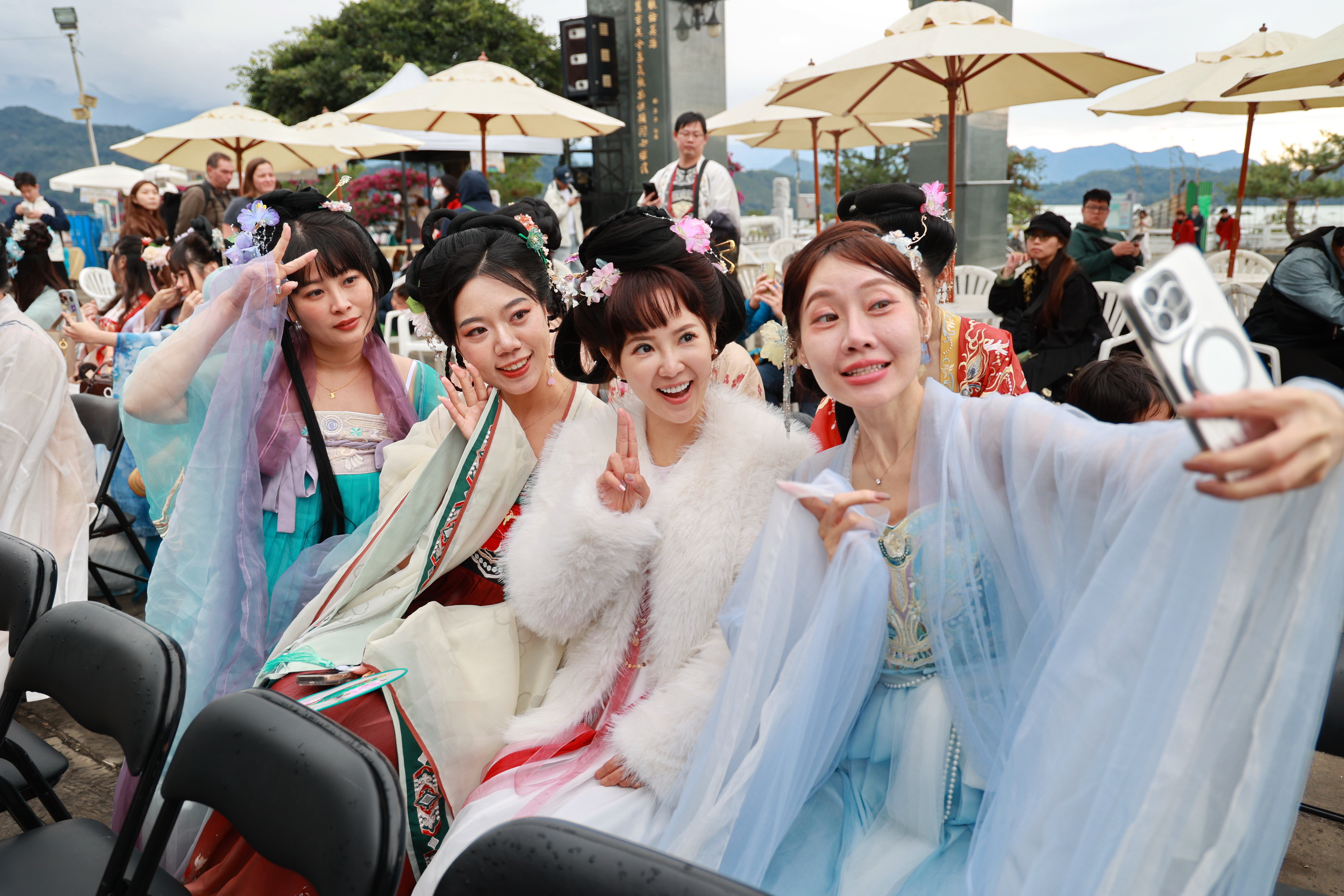 圖片-結合漢服推廣宗教文化觀光 台灣寺廟文化藝術節文武廟熱鬧登場