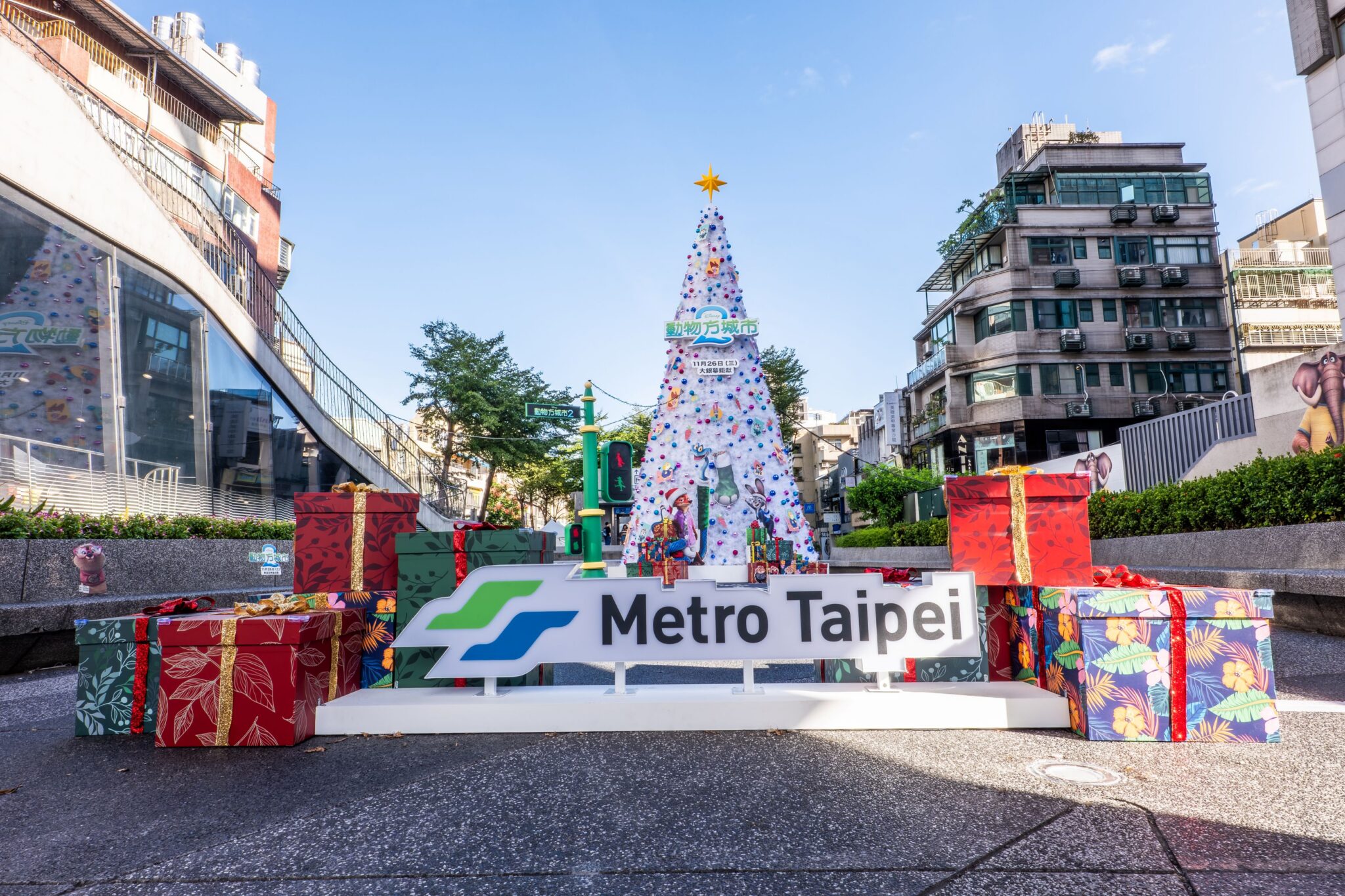 迪士尼《動物方城市》降臨心中山！北捷打造9米銀白聖誕樹、復刻經典打卡場景