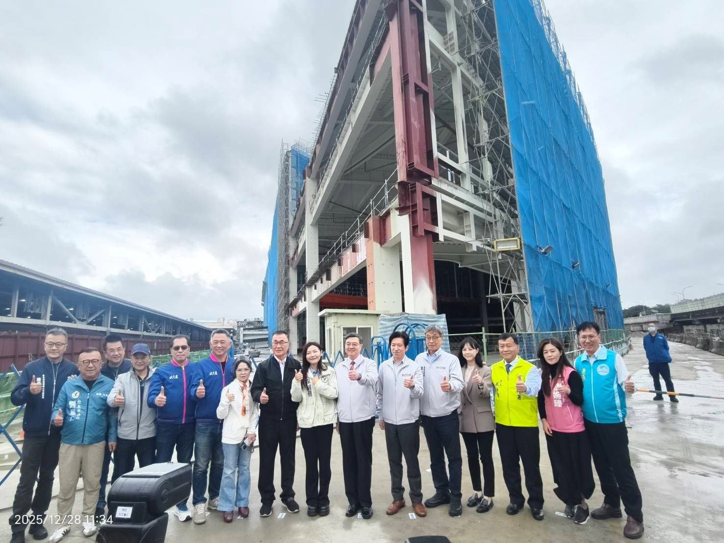 李四川陪同卓揆視察第一果菜市場 中央地方聯手補助冷鏈與拍賣系統建置 李四川陪同卓揆視察第一果菜市場 中央地方聯手補助冷鏈與拍賣系統建置