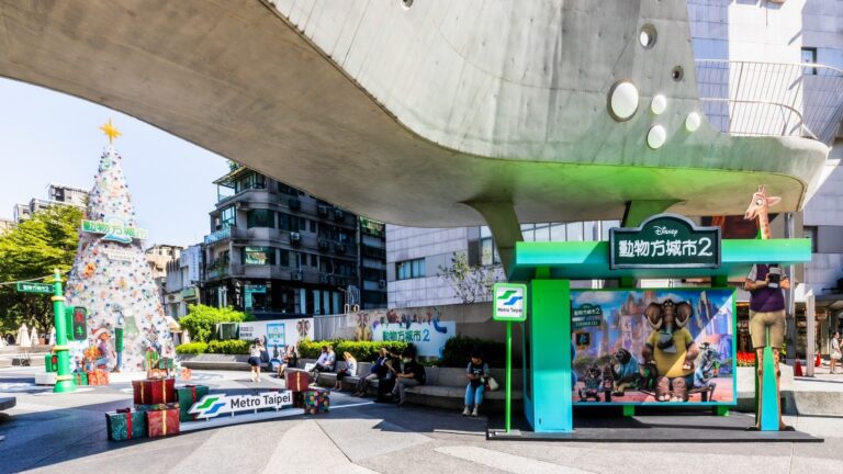 迪士尼《動物方城市》降臨心中山！北捷打造9米銀白聖誕樹、復刻經典打卡場景