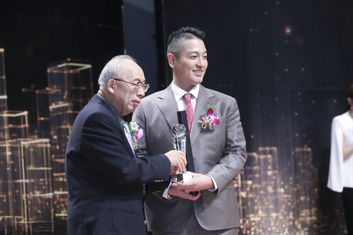 健立生醫以創新醫療服務模式獲第十九屆金炬獎肯定 一站式精準流程改寫醫病互動新樣貌 健立生醫以創新醫療服務模式獲第十九屆金炬獎肯定 一站式精準流程改寫醫病互動新樣貌