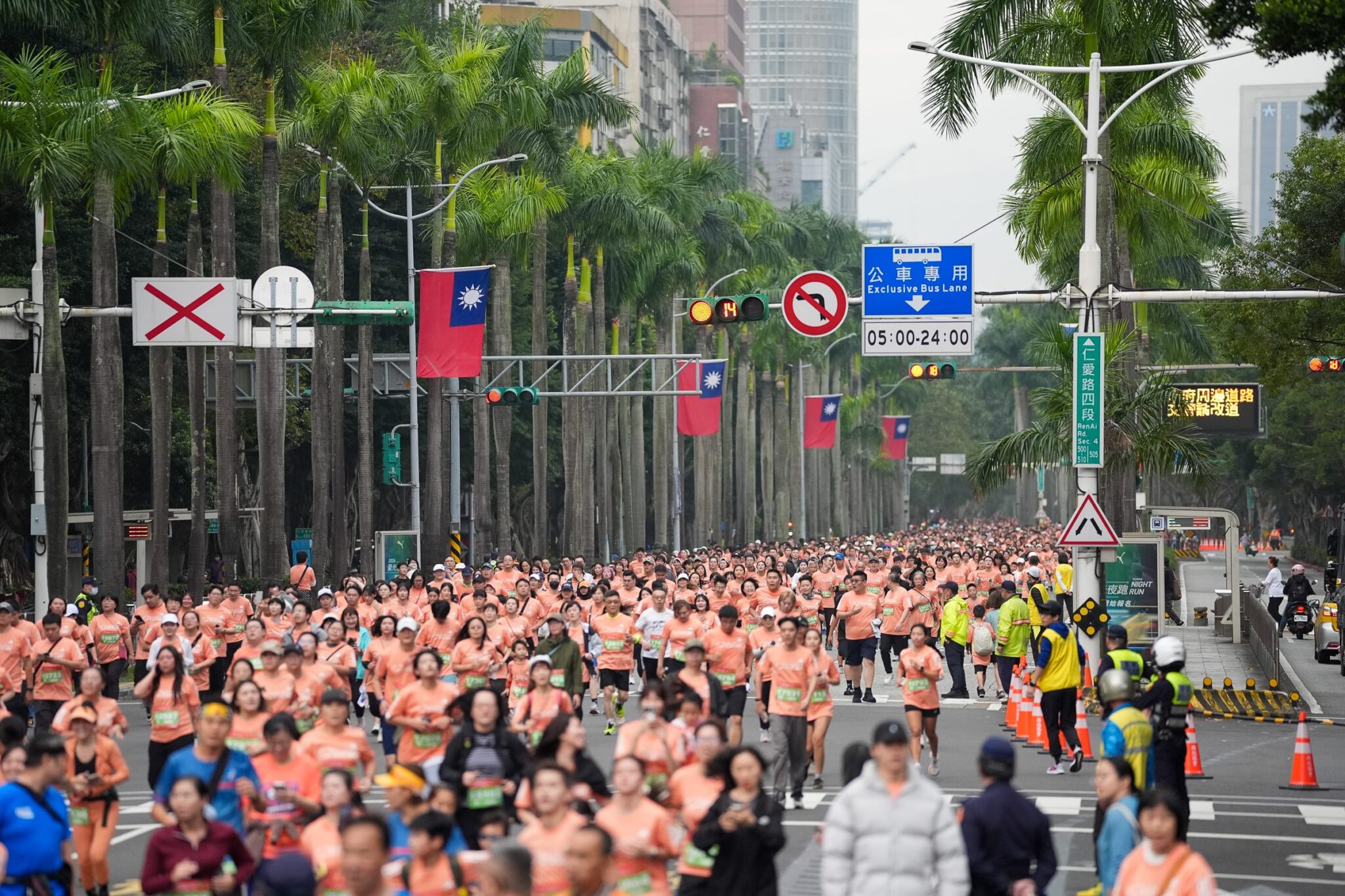 齊跑迎耶誕!台北早餐跑萬人參與 為週末馬拉松注入活力 齊跑迎耶誕!台北早餐跑萬人參與 為週末馬拉松注入活力