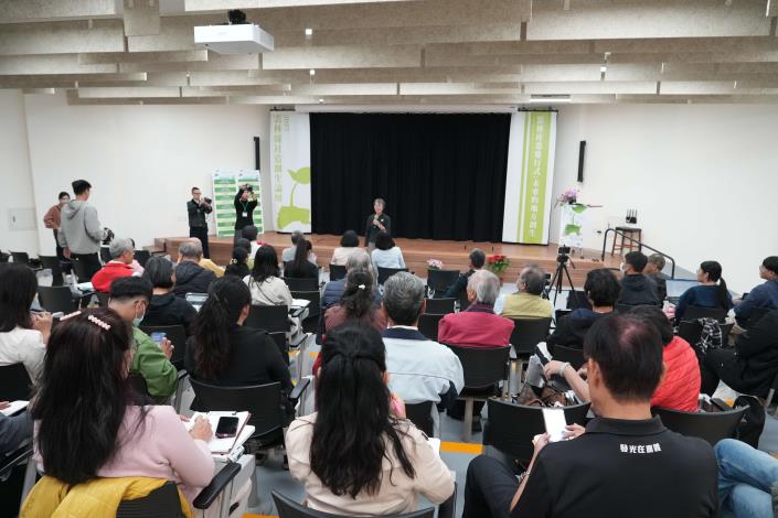 雲林社造創生論壇啟動地方創生新局 張麗善縣長:扎根社區、打造韌性永續的雲林 社造論壇聚焦「在地人物、在地產業、在地場域」,讓偏鄉發展能回歸地方本質,創造永續的成長動能。