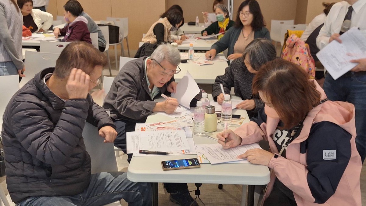 首創百人簽屬預立醫療團體門診 龍巖攜手淡水馬偕與長齡關懷協會 締造「因為愛，我選擇」簽署行動