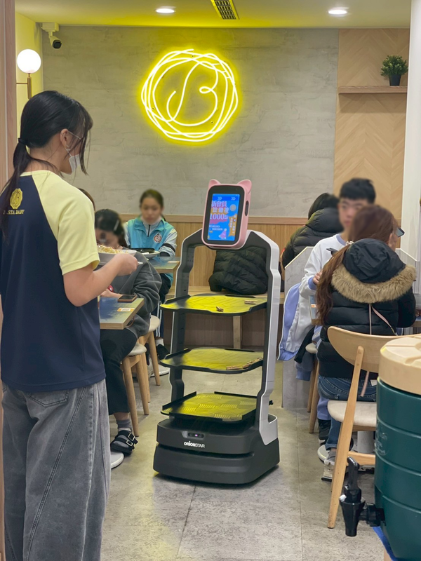 『義麵寶寶』打造全新用餐體驗,享受機器人送餐與網美級舒適環境 『義麵寶寶』打造全新用餐體驗,享受機器人送餐與網美級舒適環境