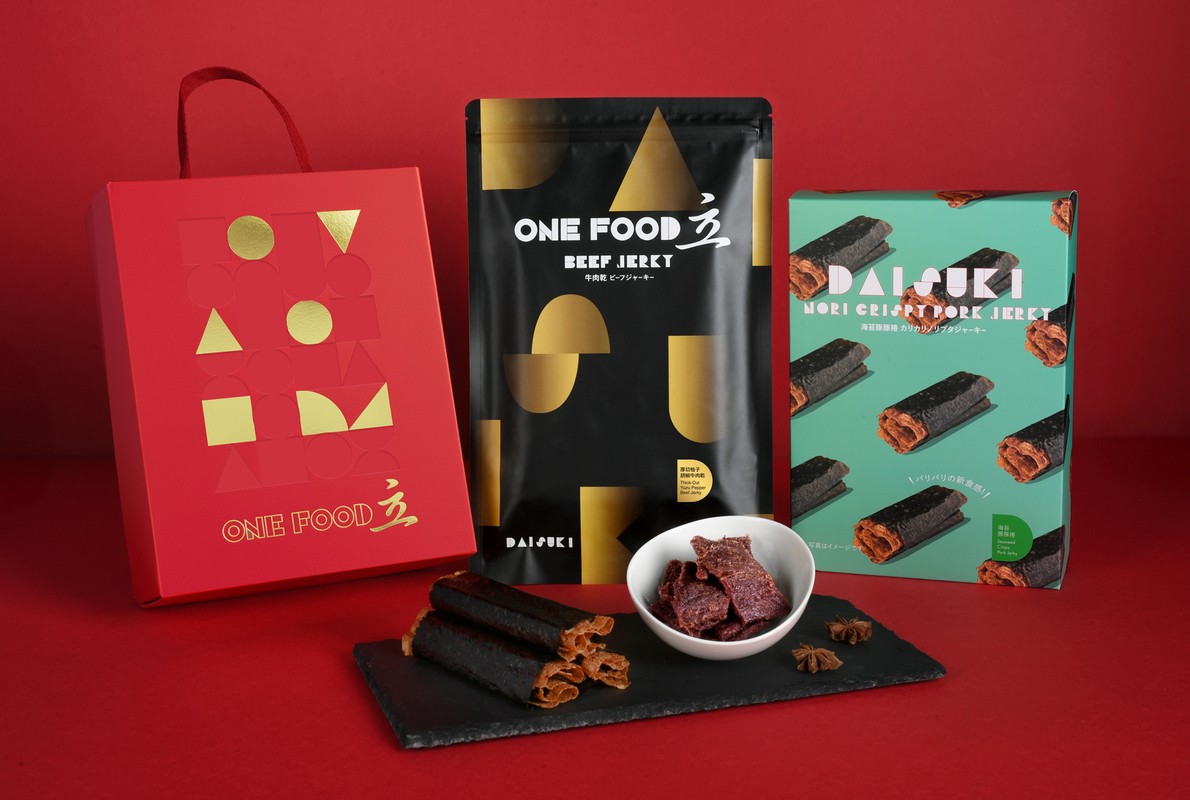 「台意思吉」首度攜手「五星名廚王輔立」重磅推出「厚切牛肉乾」聯名禮盒,為台灣肉乾開啟主廚級新時代 「台意思吉」首度攜手「五星名廚王輔立」重磅推出「厚切牛肉乾」聯名禮盒,為台灣肉乾開啟主廚級新時代