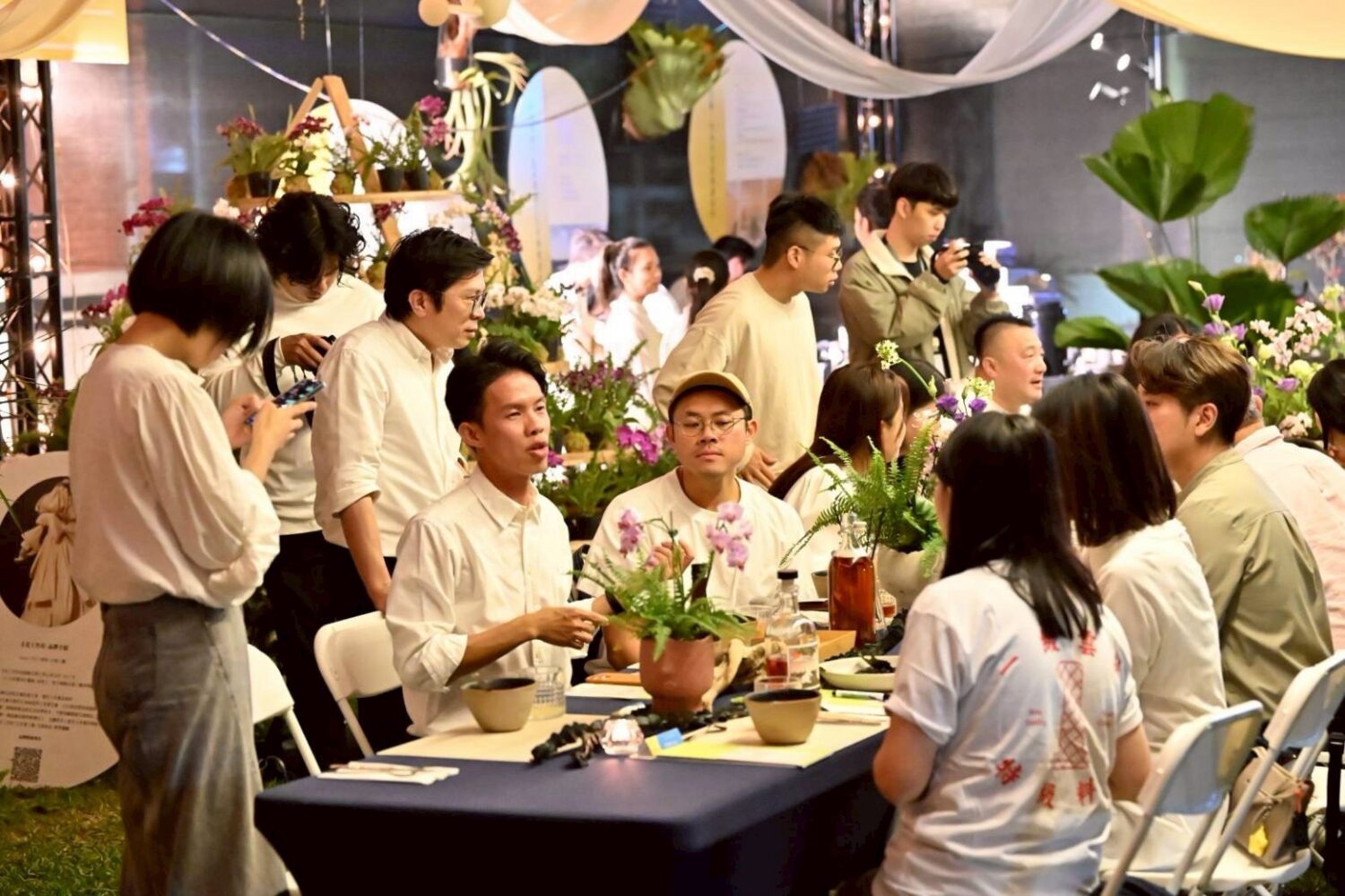 策展人張光儀於永續閱讀餐桌分享活動核心概念，並談及雲林未來總圖「耕雲圖」的願景。（圖/主辦單位提供）