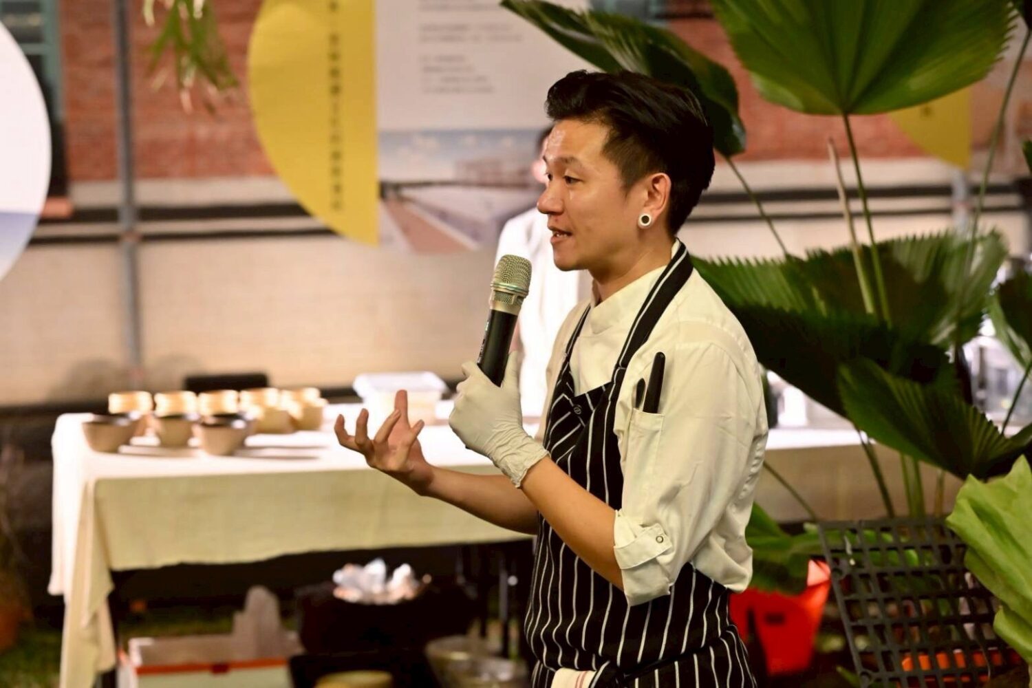 交流餐會於本次活動主題空間「微光閱讀溫室」舉行，賓客在草木花香中共享知識與美食。（圖/主辦單位提供）