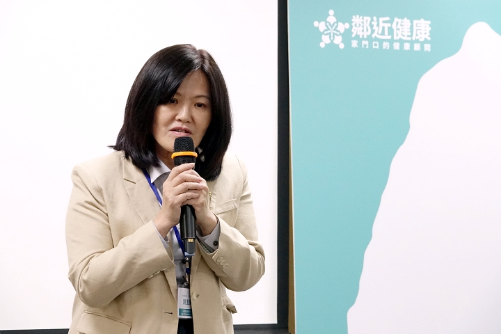 社區藥局迎轉型新局「鄰近健康」啟動350+藥局大聯盟推數位升級 衛福部主任秘書劉玉娟致詞時表示,社區藥局在疫情期間是重要幫手,台灣人口老年化,社區藥局角色更顯重要肩負重任。(圖/記者林照東翻攝)