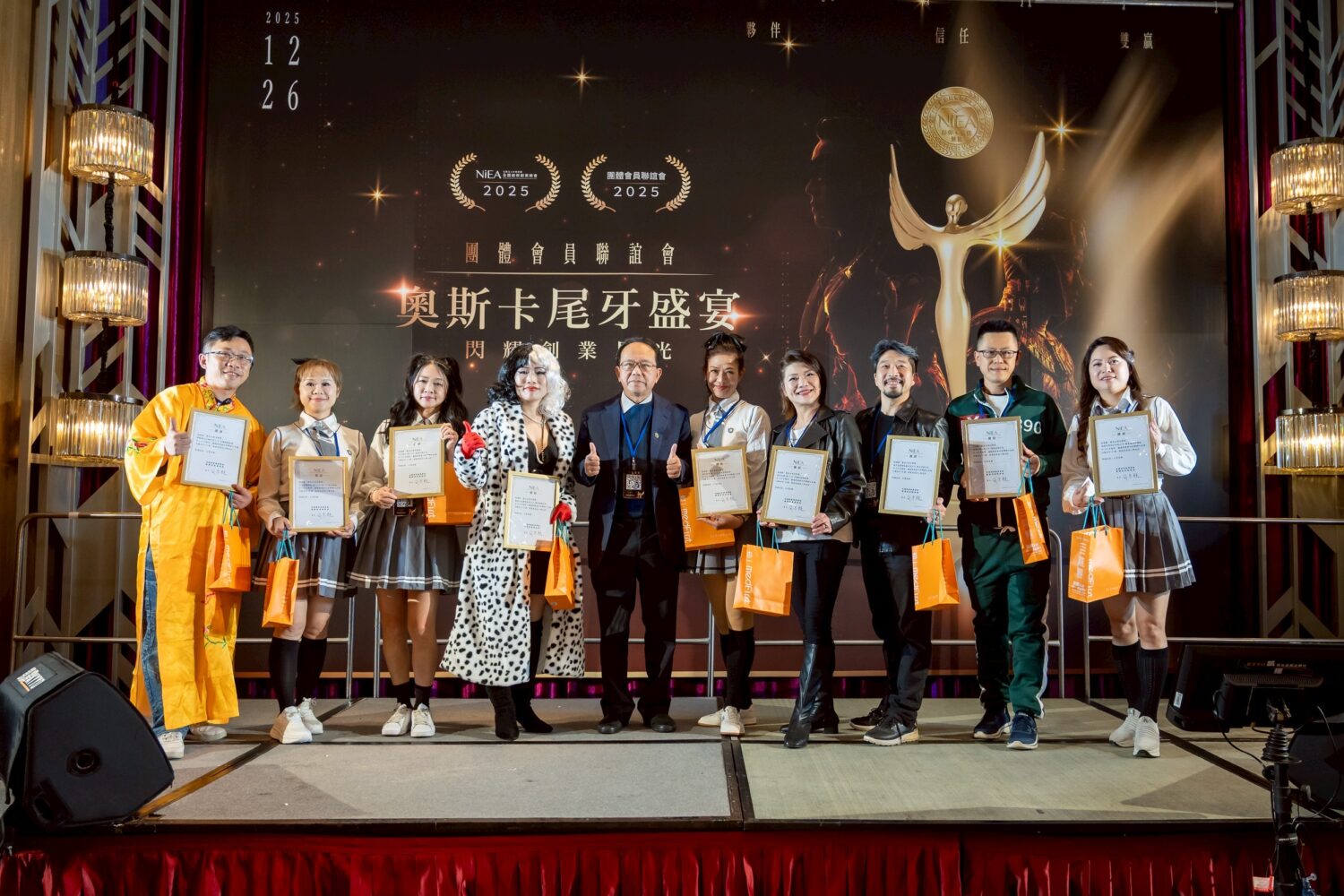 星光匯聚共襄盛宴 新創總會團體會員聯誼會「奧斯卡尾牙盛宴」盛大登場 表揚今年積極參與各項活動的新創會員,肯定其傑出貢獻與投入,成果豐碩。(圖/記者林照東攝)