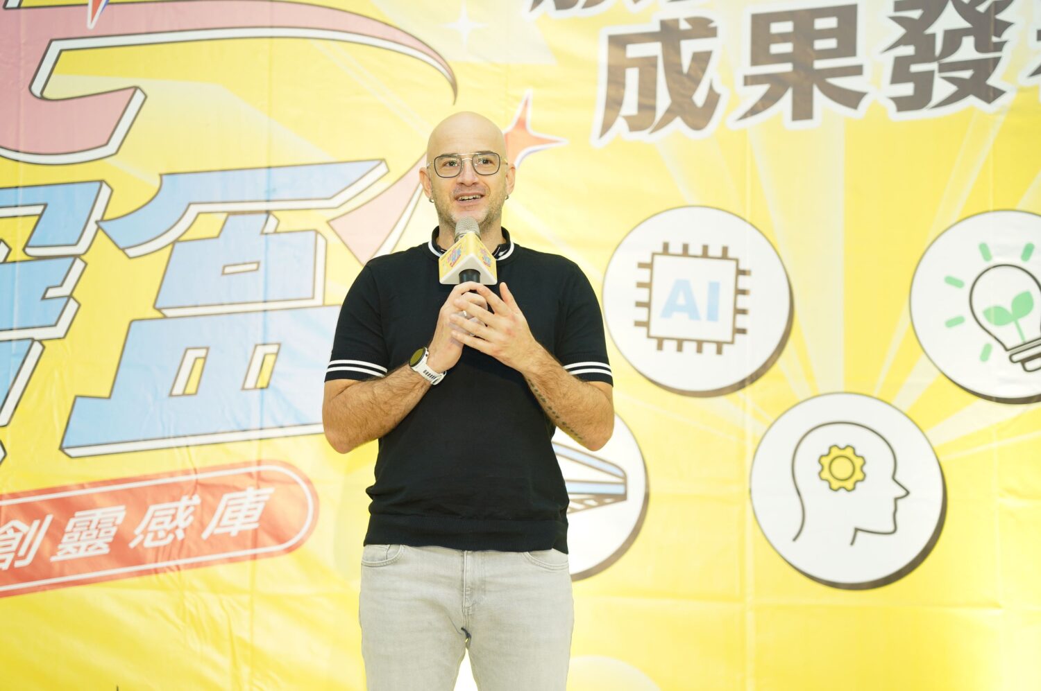 青年創意竹光寶盒新發想 新竹縣首屆青年公共參與競賽出爐 擔任活動評審的吳鳳強調,青年公共參與競賽提案相當多元,期望落實。(圖/記者黃溎芬翻攝)