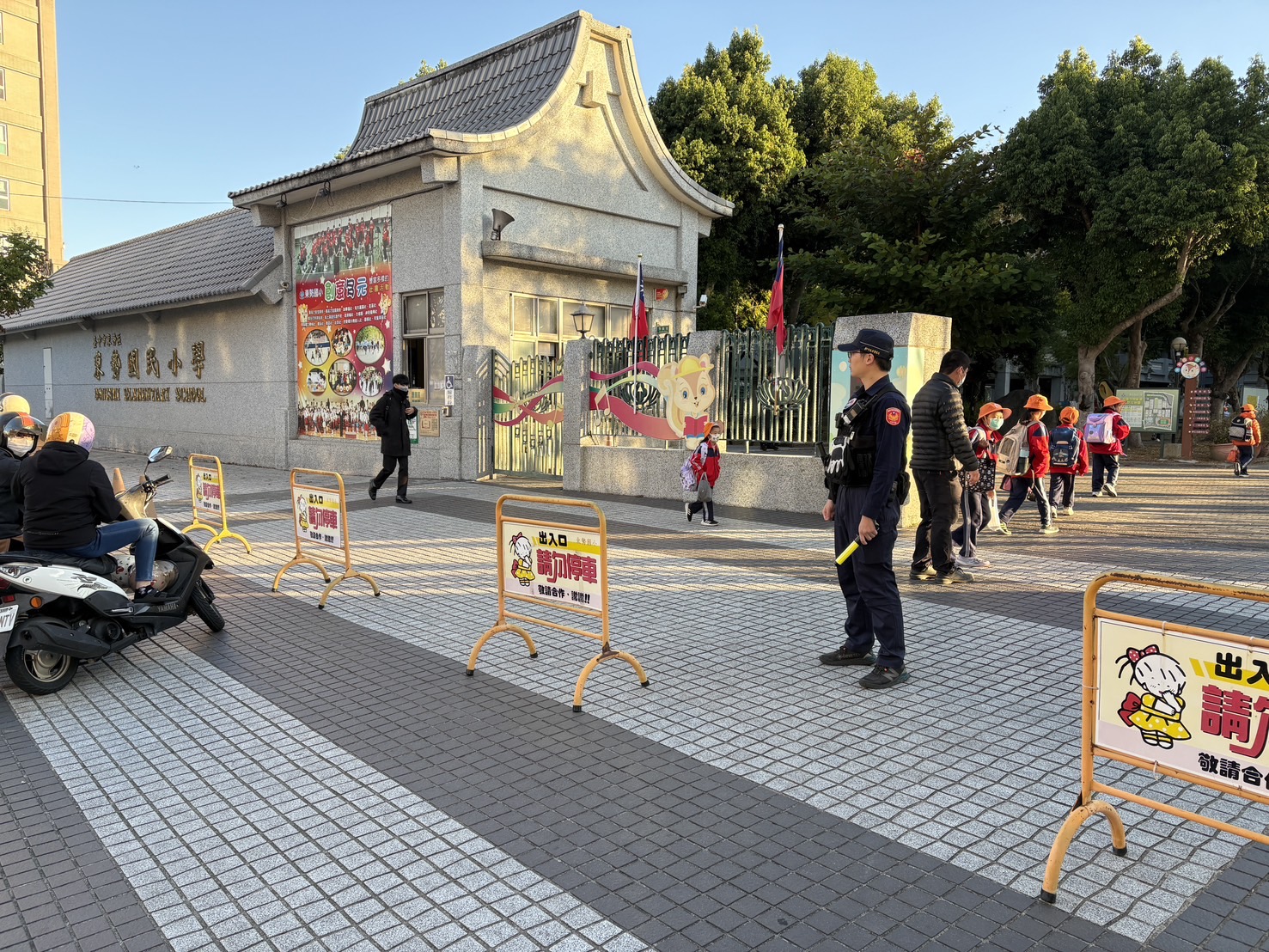 「見警率再升級」 東勢警強化校園及車站周邊防護 「見警率再升級」 東勢警強化校園及車站周邊防護