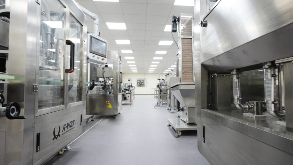 換檔加速!「K-WAX」啟動桃園龜山新總部 打造台灣汽美新基地 台灣最大汽美品牌K-WAX,斥資上億建立桃園龜山新企業總部與工廠,同樣擁有ISO品質與環境管理系統。(K-WAX提供)