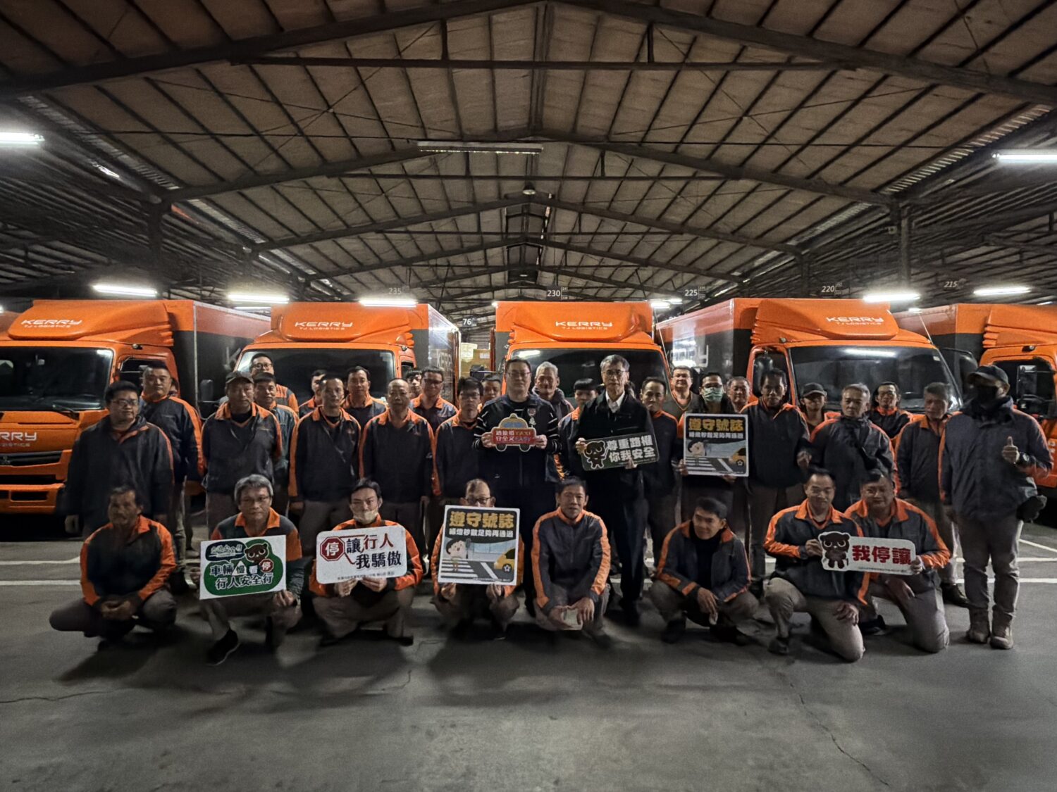 龜山警與企業共宣導交通安全 強化通勤族與大型車駕駛用路觀念 龜山警與企業共宣導交通安全 強化通勤族與大型車駕駛用路觀念