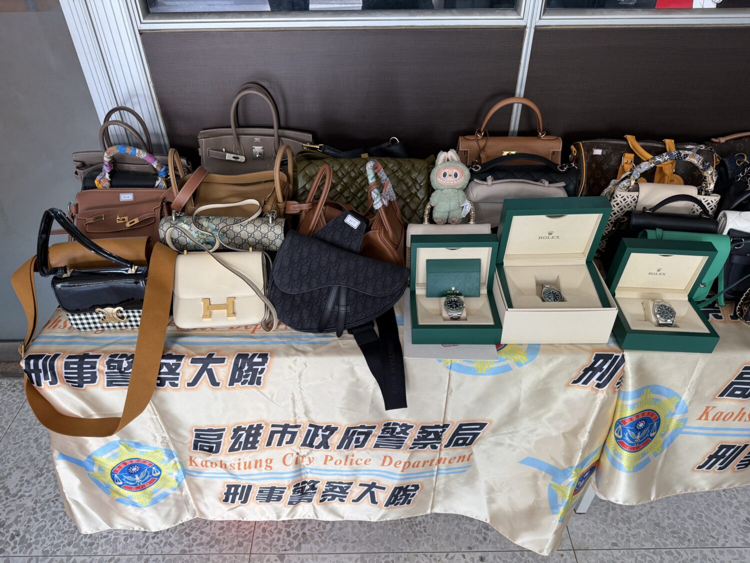 斷金流大作戰!高市刑大掃蕩夫妻檔220億「洗錢集團」查扣1.5億資產 斷金流大作戰!高市刑大掃蕩夫妻檔220億「洗錢集團」查扣1.5億資產