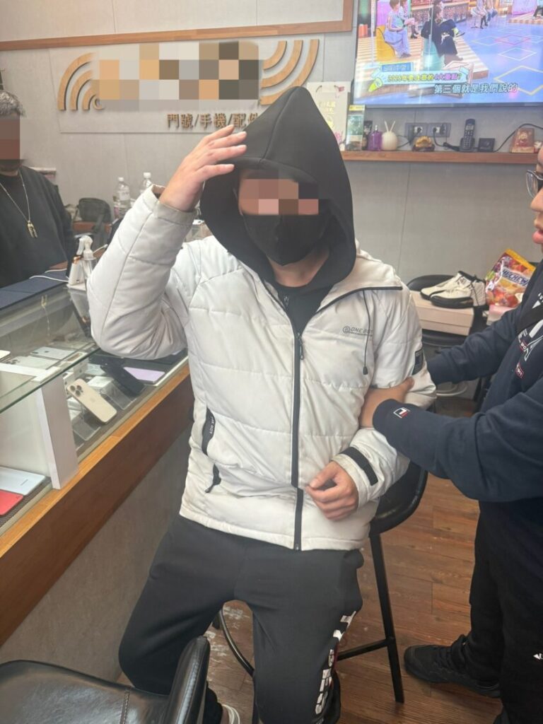 求職不順竟偷手機 36歲竊嫌落網兩支手機全數尋回 求職不順竟偷手機 36歲竊嫌落網兩支手機全數尋回