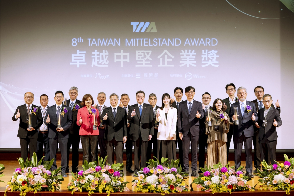第8屆卓越中堅企業獎 行政院長頒獎嘉勉12家卓越中堅企業及2家友善職場優良中堅企業 第8屆卓越中堅企業獎 行政院長頒獎嘉勉12家卓越中堅企業及2家友善職場優良中堅企業