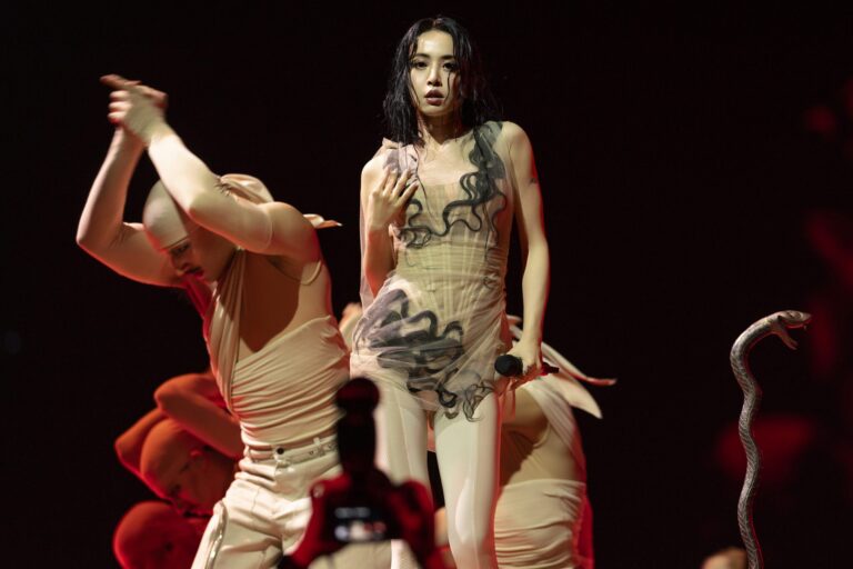 JOLIN召喚「慾望巨蟒」繞場巡禮 親自構思「愉悅宇宙」五大章節演唱會寓言故事