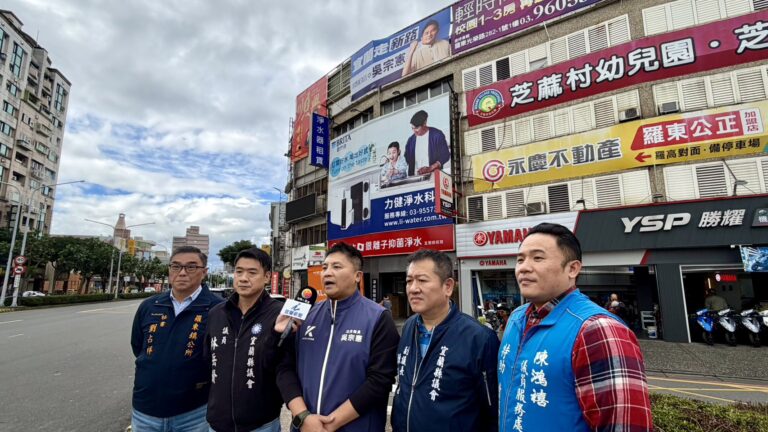 吳宗憲首面看板亮相　宣示參選宜蘭縣長決心