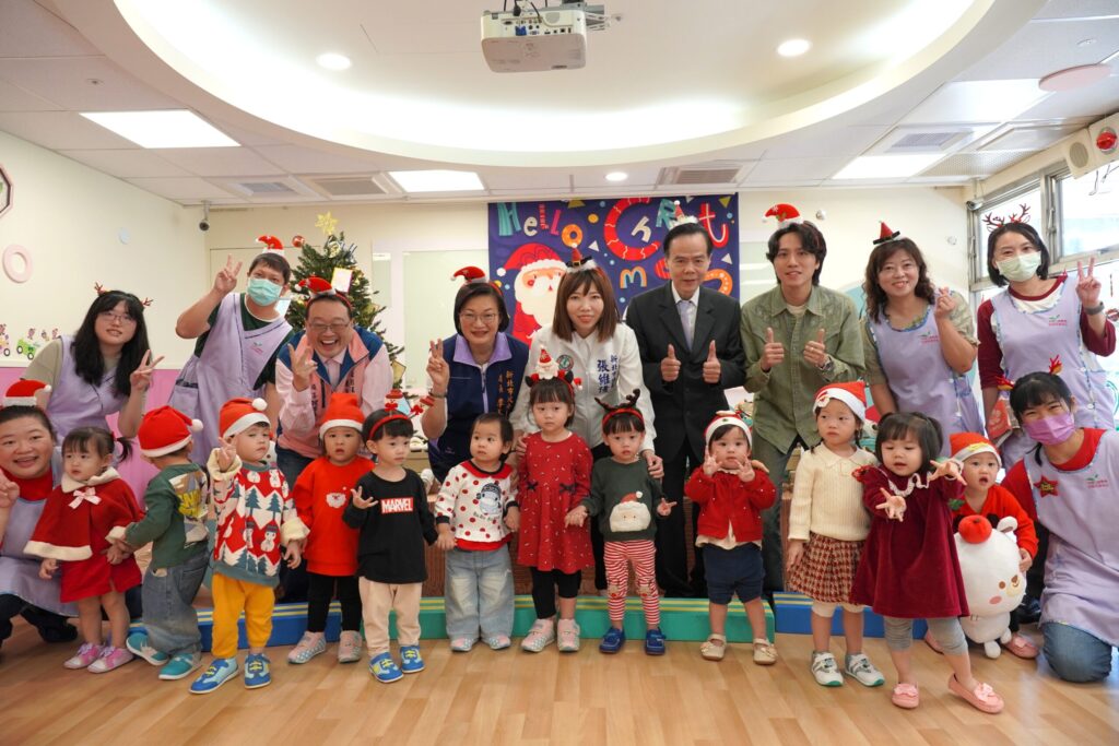 公托孩子的聖誕禮物! 張維倩議員媒合美萬新企業 連5年捐童鞋 公托孩子的聖誕禮物! 張維倩議員媒合美萬新企業 連5年捐童鞋