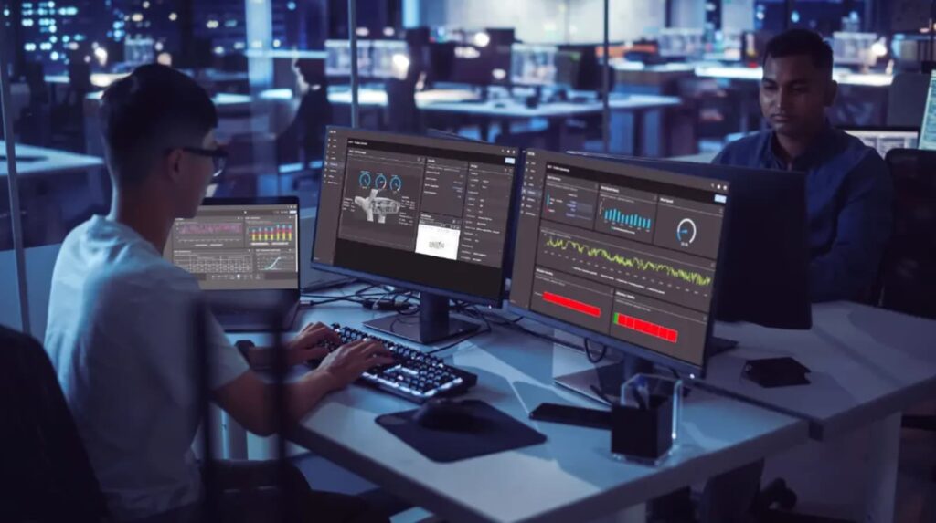 泰國工業AI升級 台商切入BCG商機 圖說:工程師在控制中心透過 AVEVA 工業 AI 與資料分析平台即時監控生產數據與設備狀態,協助泰國製造業提高效率、降低能耗,呼應泰國依循 BCG(生物-循環-綠色)經濟模型推動永續轉型的方向。(圖翻攝自 bangkokbiznews)