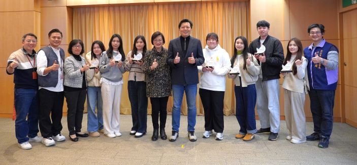 像母雞守護小雞 新北表揚40位高風險家庭守護者 像母雞守護小雞 新北表揚40位高風險家庭守護者