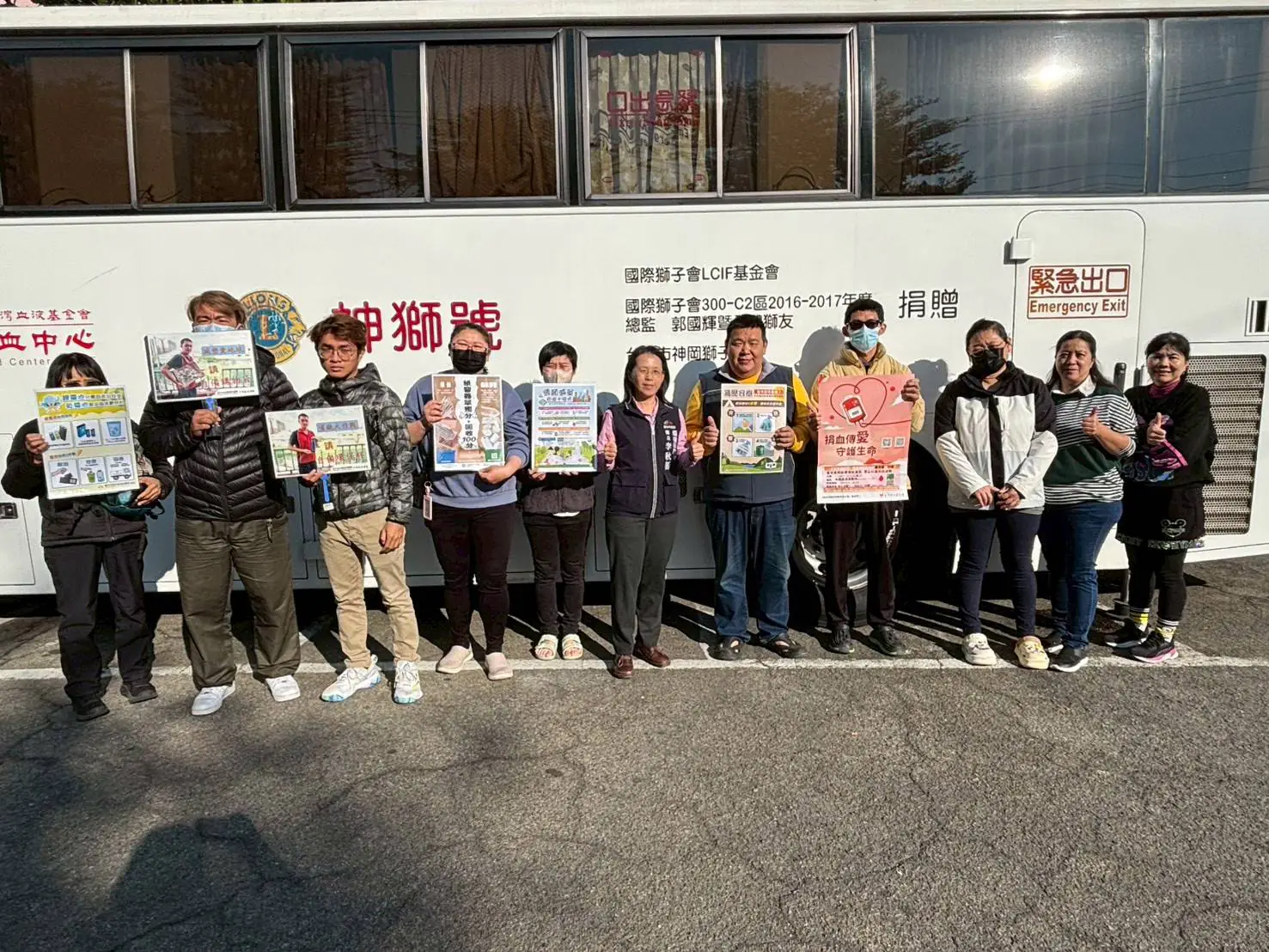 熱血迎新春 中市環保局清潔隊挽袖捐血做公益 熱血迎新春 中市環保局清潔隊挽袖捐血做公益