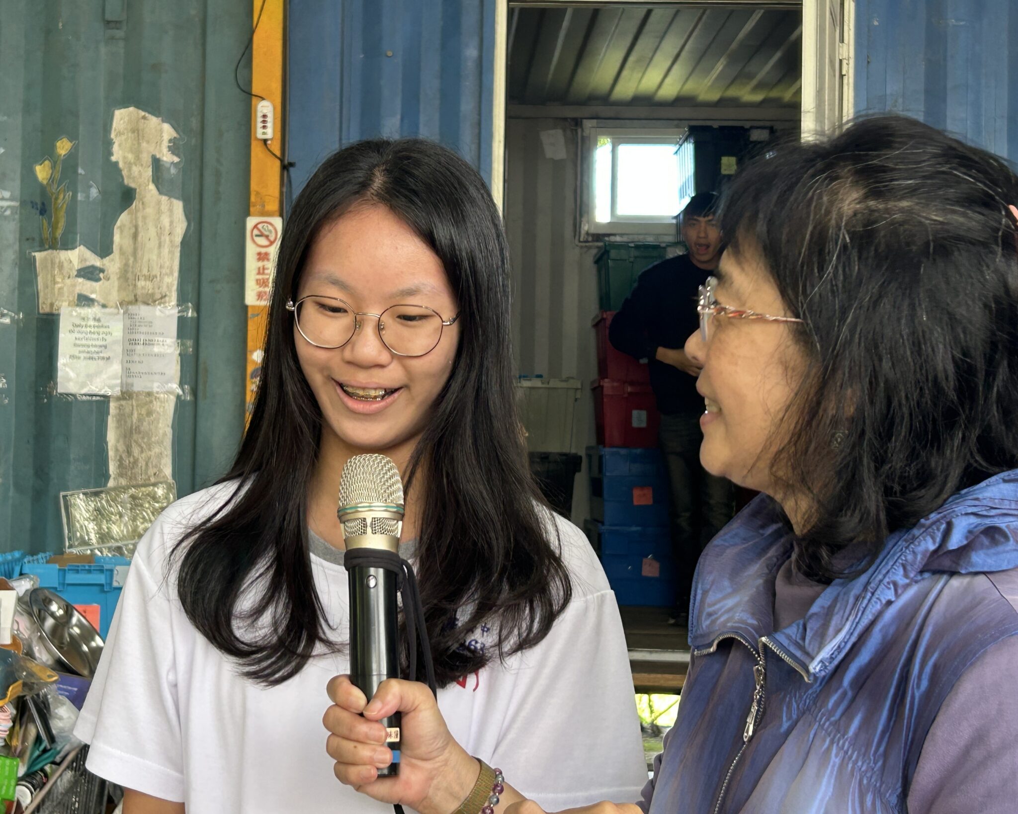 「愛的循環・逆風同行 五味屋元旦特賣會」 邀請受災鄉親散心尋寶免費 由花女學生服務學習完成準備工作 「愛的循環・逆風同行 五味屋元旦特賣會」 邀請受災鄉親散心尋寶免費 由花女學生服務學習完成準備工作