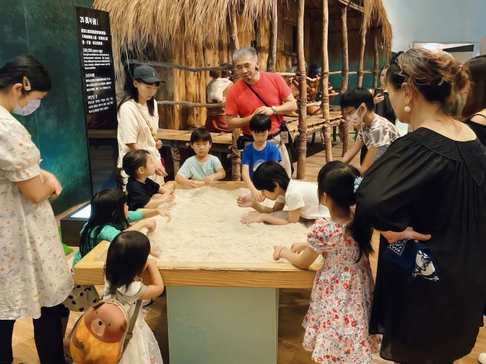 從每月到每周 十三行「早安博物館」成星兒家庭溫柔後盾 31 《圖說》十三行博物館「早安博物館」服務全新升級,擴大「每週日」常態性辦理。〈十三行提供〉