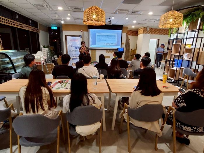 權益保障新紀元 新北原民發展自治條例三讀通過 16 《圖說》溪洲聚落營造─於特色賣店進行文化教育體驗活動。〈原民局提供〉