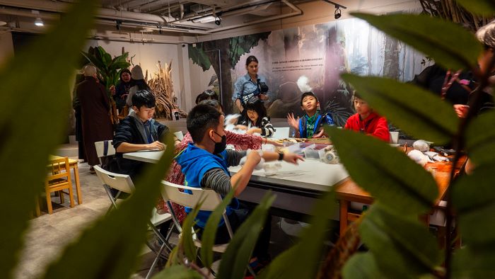 引領親子找回內在自然 宗博兒童館《靈性回歸》特展登場 29 《圖說》孩子創作專屬的「內在自然小夥伴」。〈宗博館提供〉