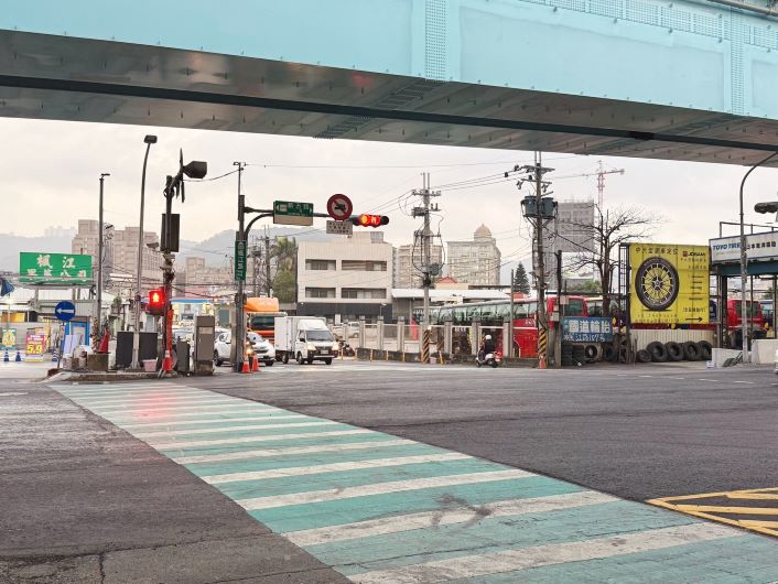 新北都委會審議通過擴大楓江都市計畫 74 《圖說》楓江路與國道路口。〈城鄉局提供〉