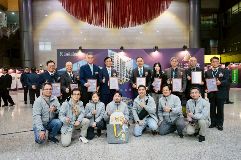 金質獎1特優1佳作 新北公共建設實力耀眼 11 《圖說》城鄉局長黃國峰及團隊合影。〈城鄉局提供〉