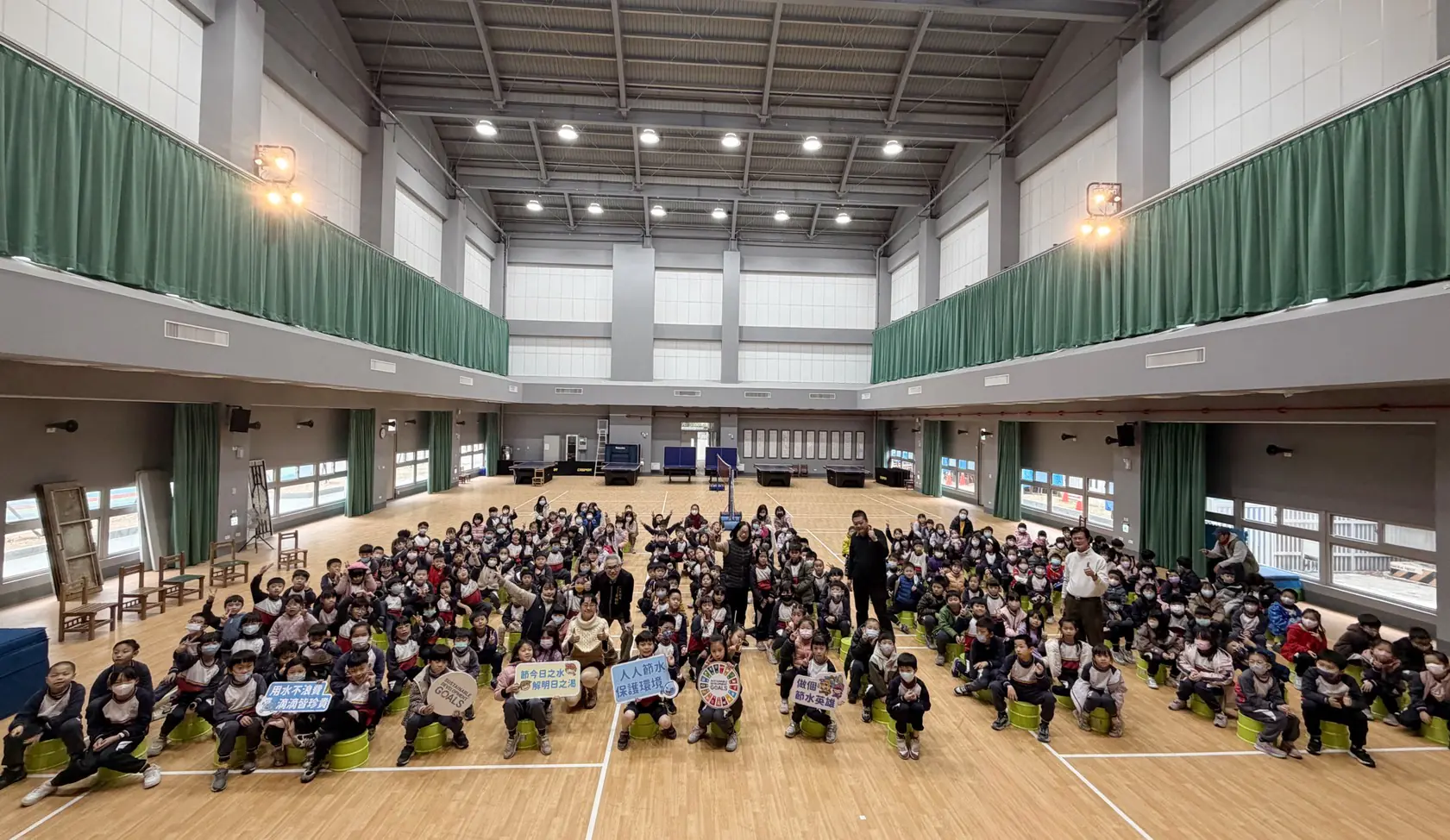 熱鬧破表!愛水ㄅㄨㄅㄨ車駛入校園 千名學生跟著故事學愛水 熱鬧破表!愛水ㄅㄨㄅㄨ車駛入校園 千名學生跟著故事學愛水