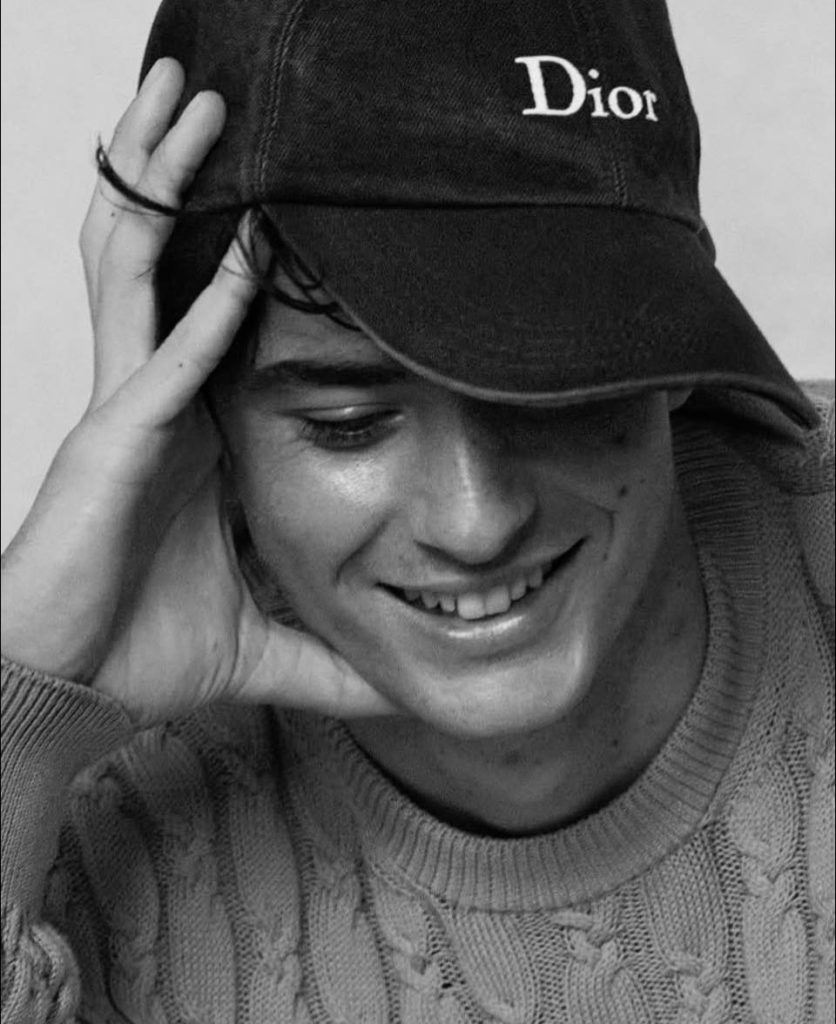 《後 Dior 時代》 晨光中法式男子 《後 Dior 時代》 晨光中法式男子