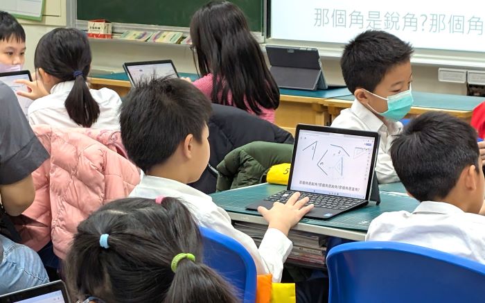 新北「FUN寒假任務」 陪孩子邊玩邊學 11 《圖說》教師平時即運用親師生平台進教學。〈教育局提供〉