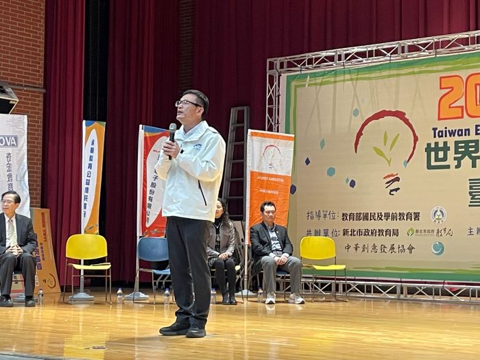 IEYI世界青少年發明展 新北兩校榮獲銅牌 25 《圖說》新北市教育局張明文局長肯定青少年展現蓬勃的創造力與優異的科學素養,期許同學們透過科技實作回應全球趨勢,讓世界看見臺灣發明實力的絕佳機會。〈教育局提供〉