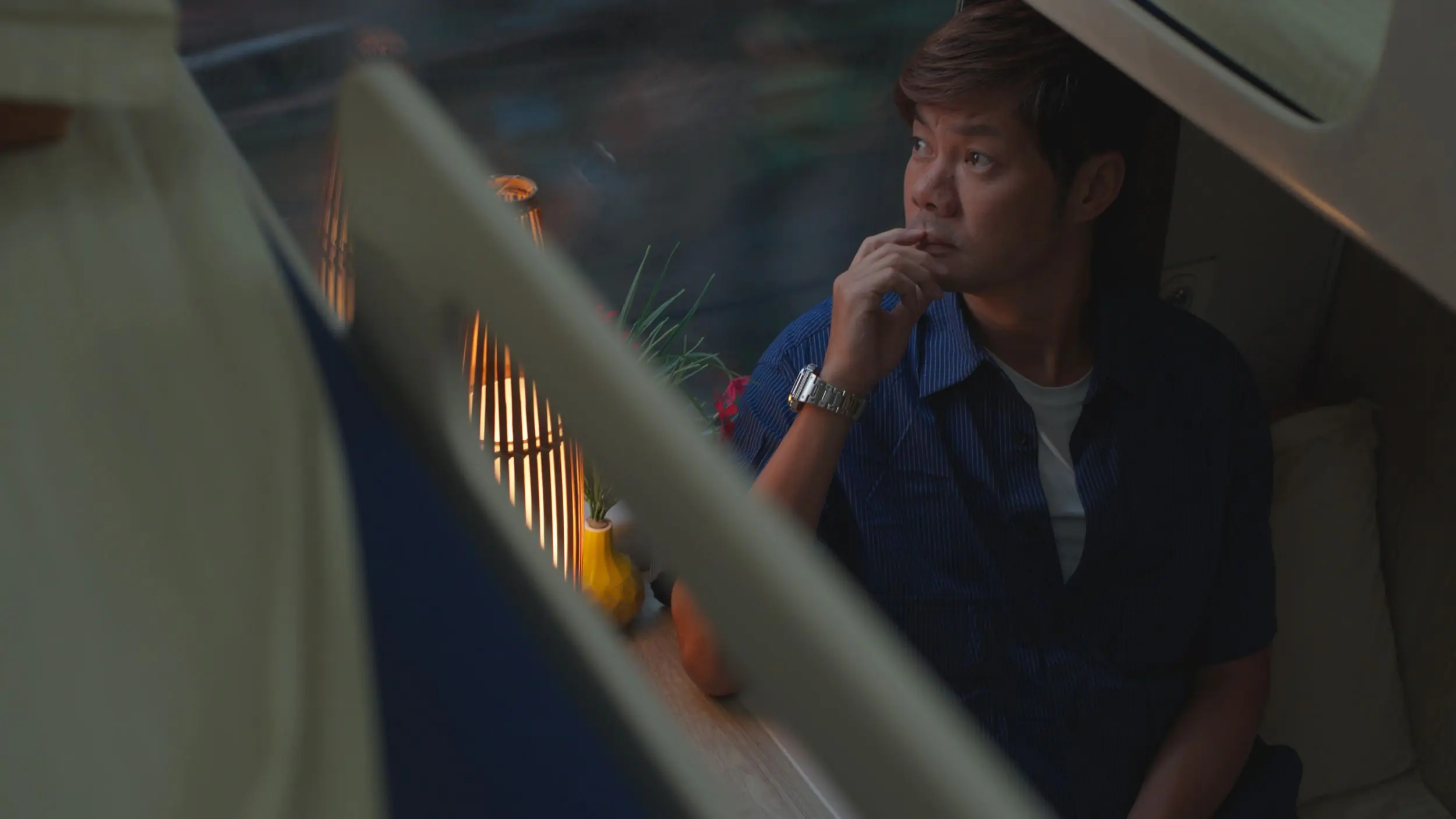 新加坡主持人楊君偉見證越南「河內火車街」體驗火車擦身驚險瞬間