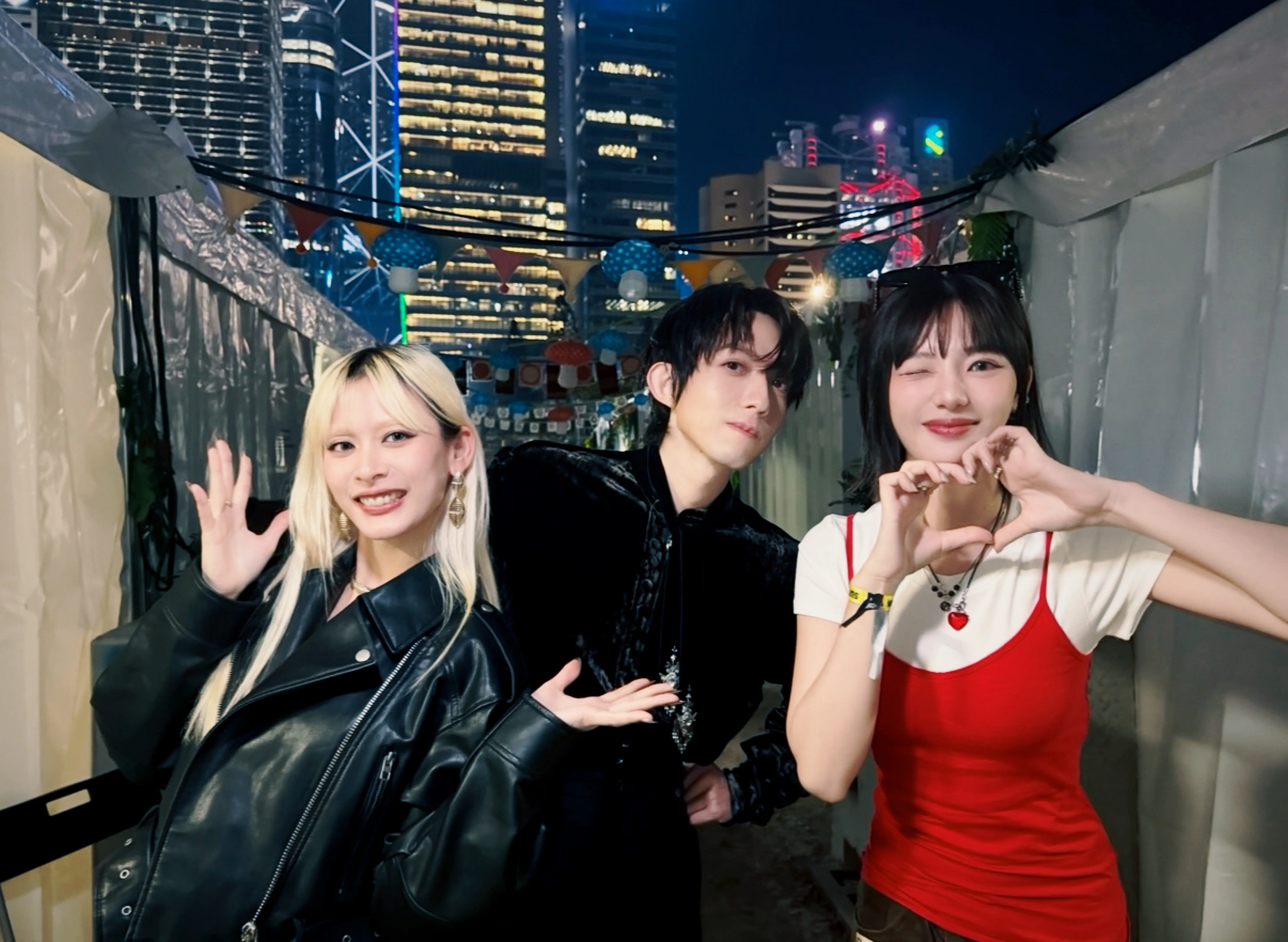 新生代主持人木木 遠征香港音樂節Clockenflap 擔任 JUD 陳泳希一日經紀人探班師兄林宥嘉