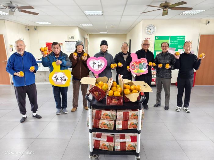 總統府贈茂谷柑 祝賀板橋榮家春節大吉大利 26 《圖說》總統府每年春節前夕致贈賀禮,對榮家長輩而言不僅是一份節慶心意,更象徵國家始終記得他們的付出與貢獻。〈板橋榮家提供〉