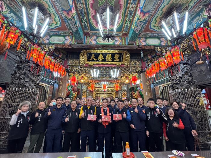 祈求治安平順 彭正中走訪地方信仰中心 20 《圖說》板橋分局長彭正中於慈惠宮參拜,誠心祝禱治安穩定、民眾生活平安順遂。〈板橋分局提供〉