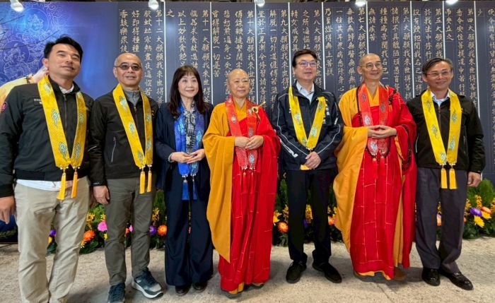 傳承淨耀大和尚悲心弘願 藥師佛文化節為全球祈福 49 《圖說》2026年第八屆藥師佛文化節合照。〈民政局提供〉