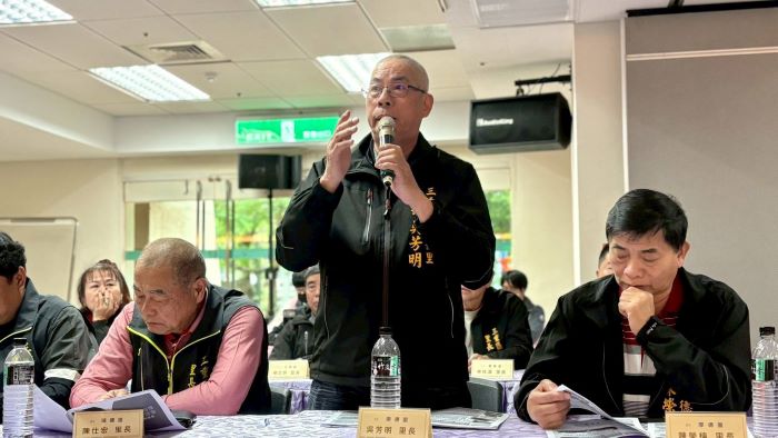 行動治理赴三重 侯:重大工程如期如質完工 36 《圖說》崇德里吳芳明里長提報里內需求。〈民政局提供〉