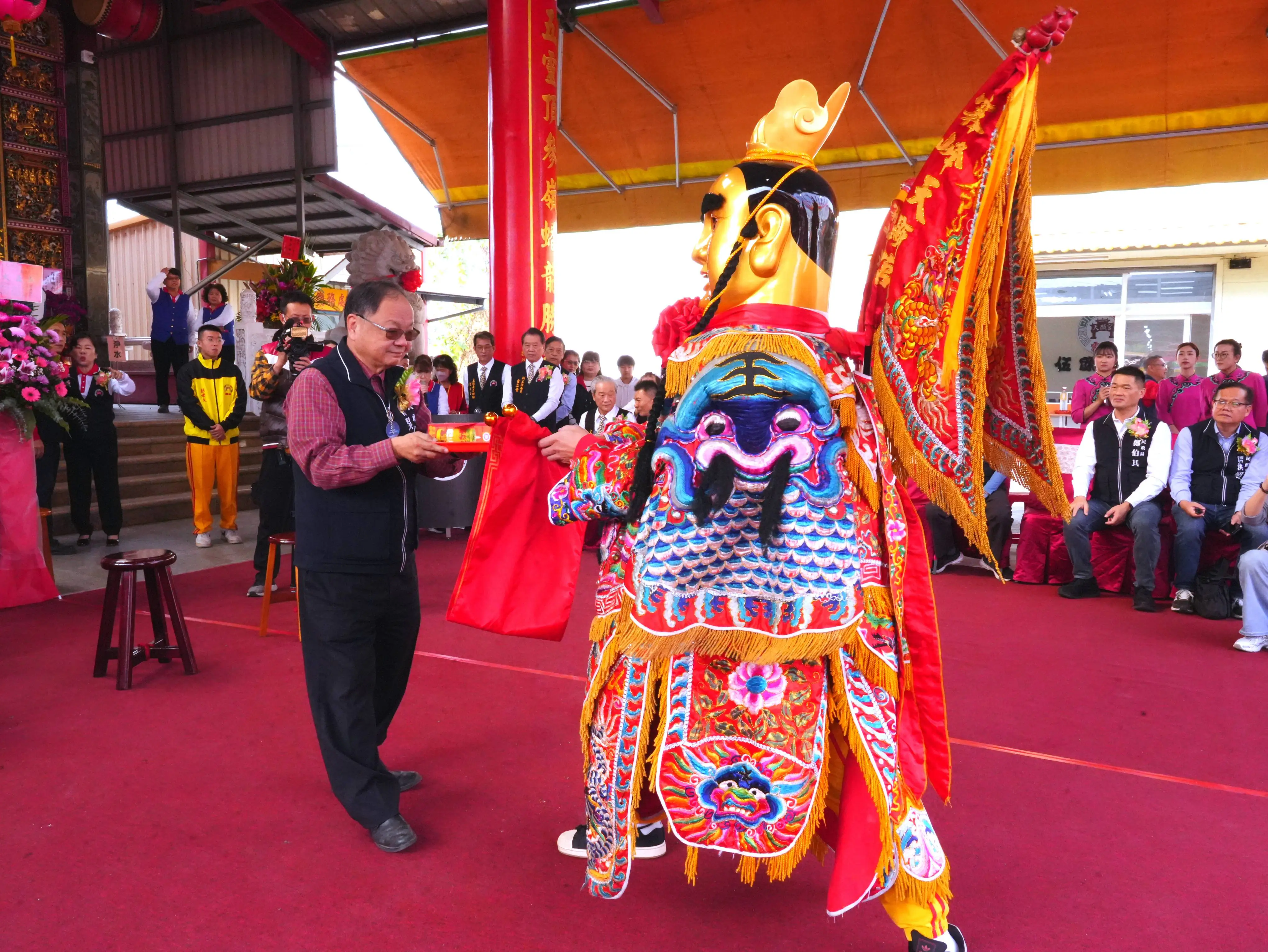 中市霧峰天顯宮入火安座25週年宮慶 民政局長感謝護佑鄉里 中市霧峰天顯宮入火安座25週年宮慶 民政局長感謝護佑鄉里