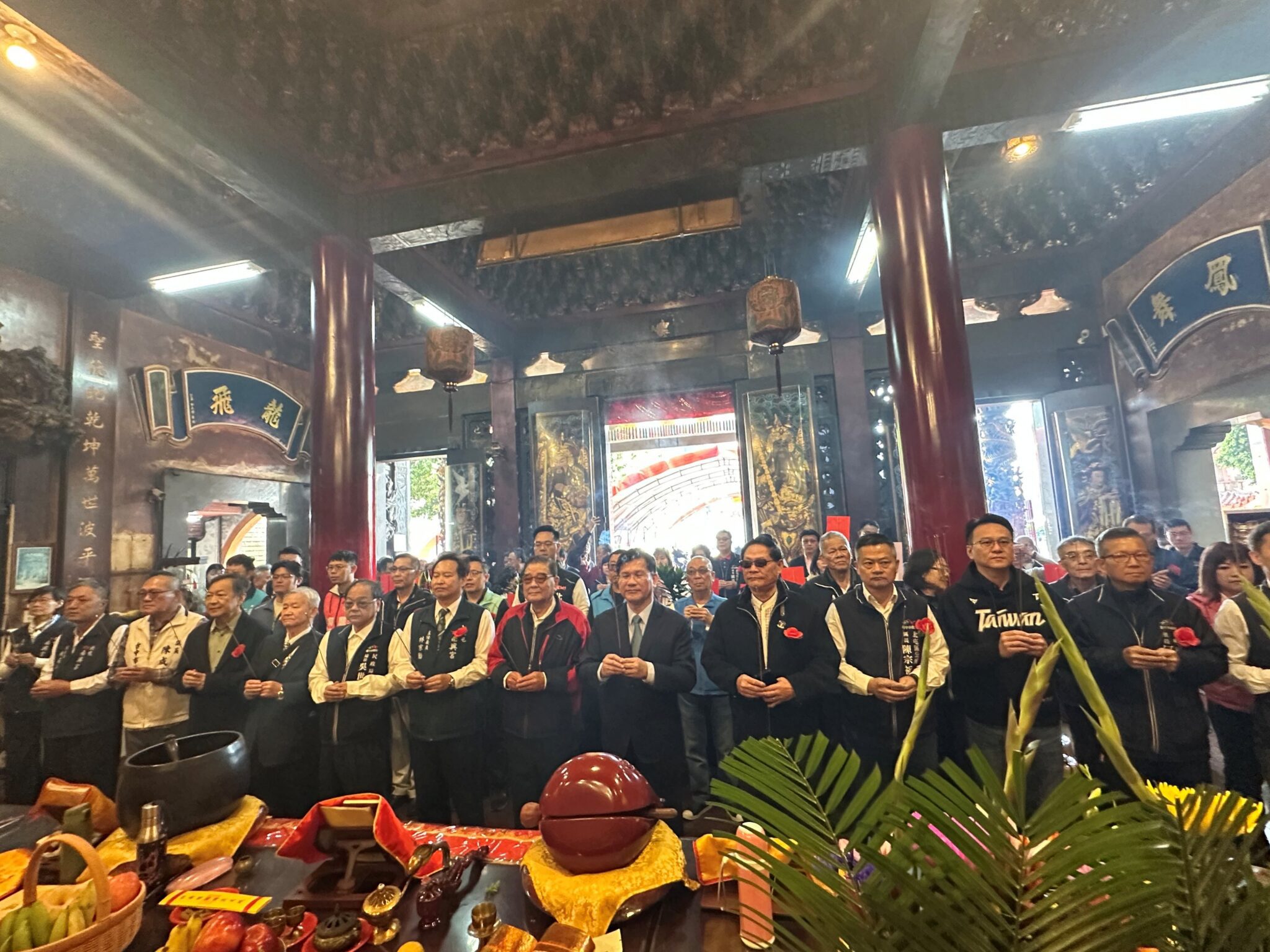 守護地方逾200年! 台中南興宮新舊主委交接展新篇章 民政局長祝福宮務昌隆 守護地方逾200年! 台中南興宮新舊主委交接展新篇章 民政局長祝福宮務昌隆