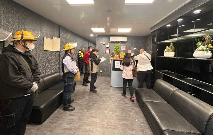 暗藏春色遭查仍營業 海山警強制斷養生館水電 18 《圖說》新北市公安小複查情形。〈海山分局提供〉
