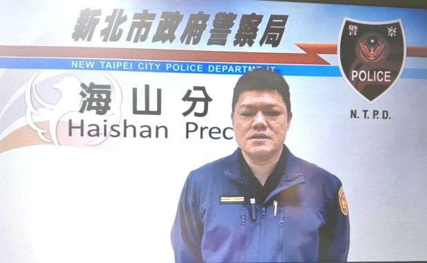 不滿違規併排停車遭開單 男子按喇叭挑釁員警 21 《圖說》海山所長柯順雄說明處理蔡男長按喇叭數次蓄意挑釁案由。〈海山分局提供〉