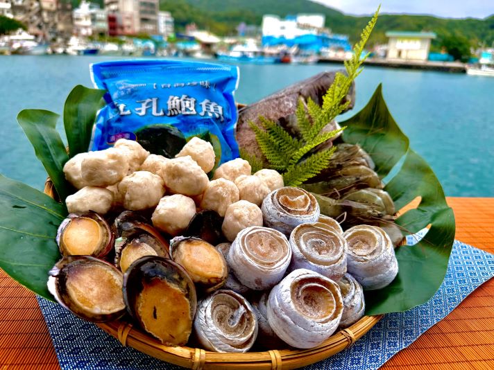 「鮑」證好運到 貢寮年節禮盒銀新春限量開賣 3 《圖說》貢寮區漁會「好禮鮑到銀新春」鮑喜銀春禮盒商品示意圖。〈漁業處提供〉