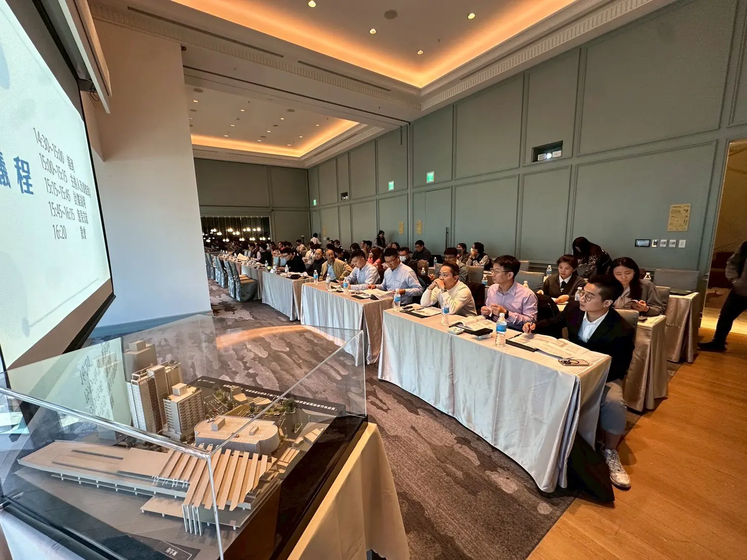 台中首件公辦都更邁關鍵一步 「豐原車站公辦都更案」招商說明會圓滿落幕 公私攜手共塑山城新地標 台中首件公辦都更邁關鍵一步 「豐原車站公辦都更案」招商說明會圓滿落幕 公私攜手共塑山城新地標